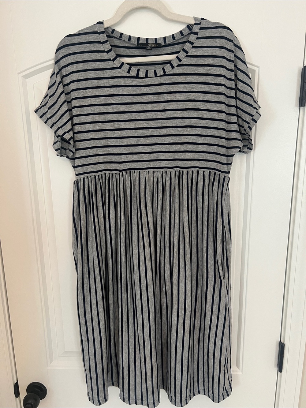 Suzanne Betro Women’s Gray with Black Stripes Short Sleeve Midi Dress Sz XL